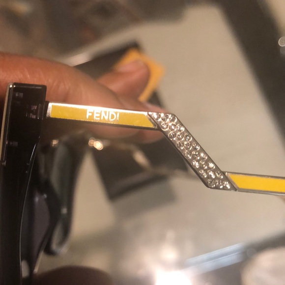 Fendi Shades leather case and dust cloth - Picture 3 of 4